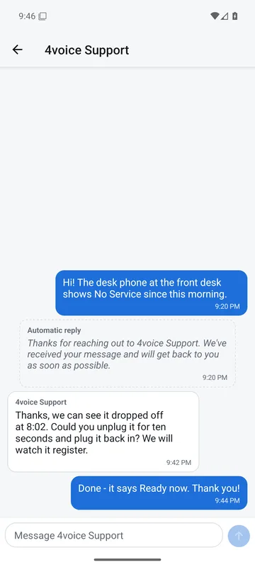 The 4voice Support conversation in the app: a customer message, an automatic reply and an answer from 4voice Support